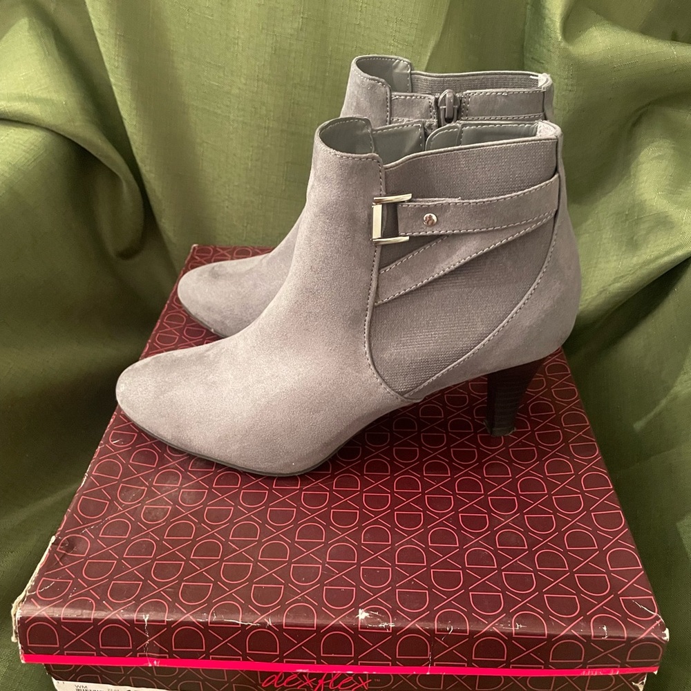 Boot - Picture 2 of 2